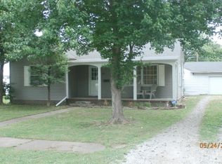 606 S 7th St, Herrin, IL 62948