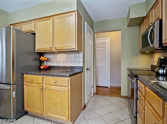 5th image of 1932 E Elmwood Cir