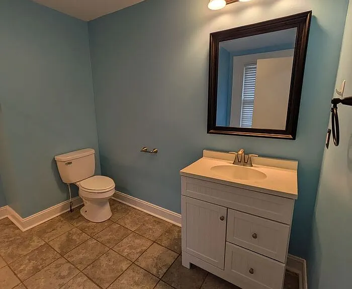 215 W D St — Photo 15
