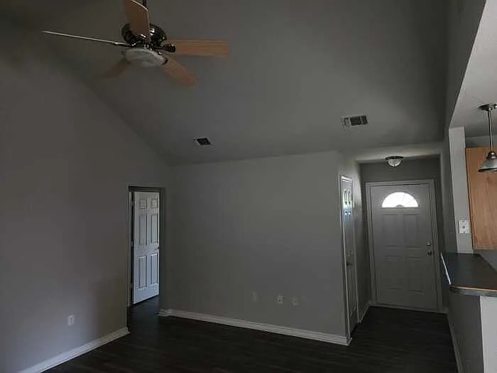 3 bed, 2.0 bath, 1190 sqft, $1,725 — Photo 3