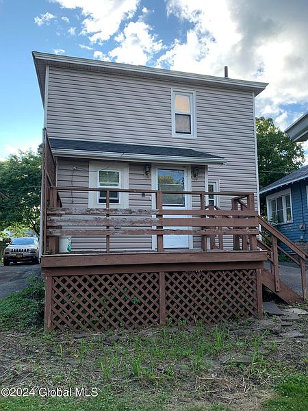5th image of 13 Maplewood Avenue