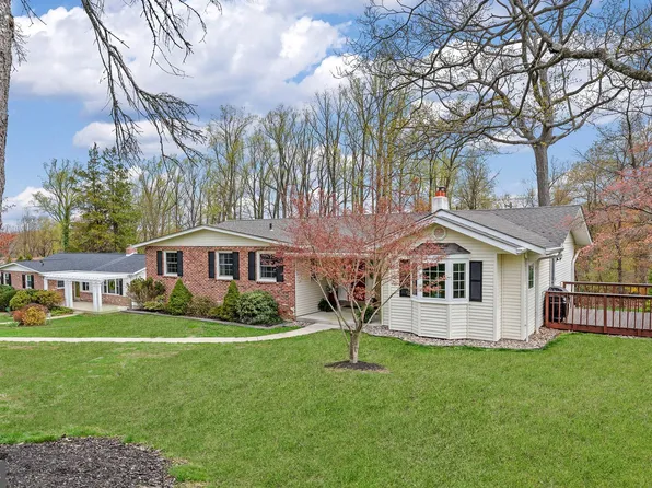 392 Friendship Dr, Paoli, PA 19301