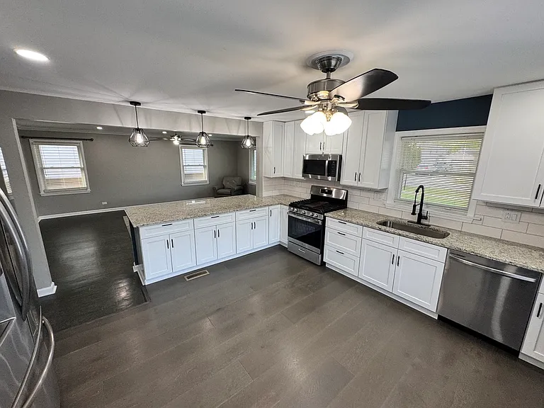 202 N Biermann Ave — Photo 2