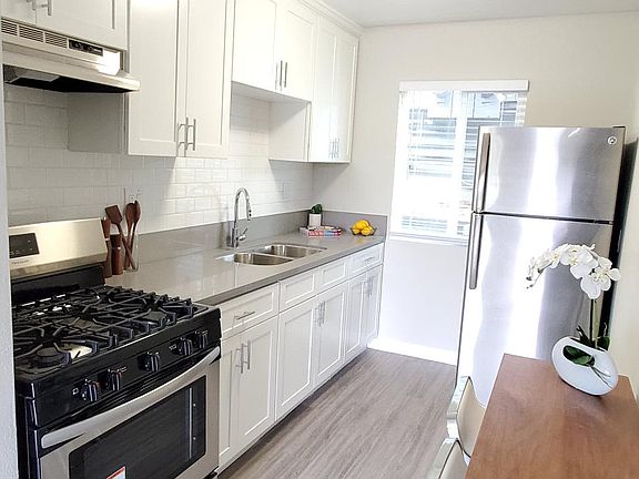 5th image of 4621 Grey Dr #2