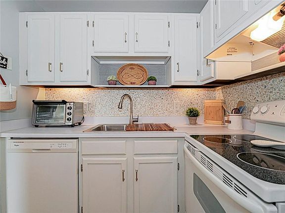 4th image of 75 Royal Oak Court #204