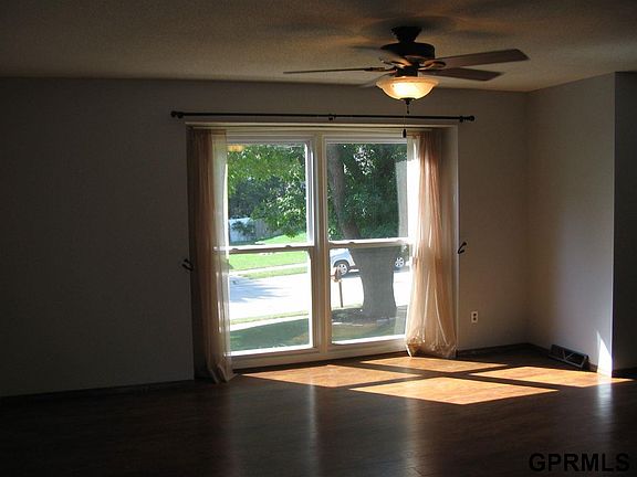 3rd image of 808 Douglas Dr