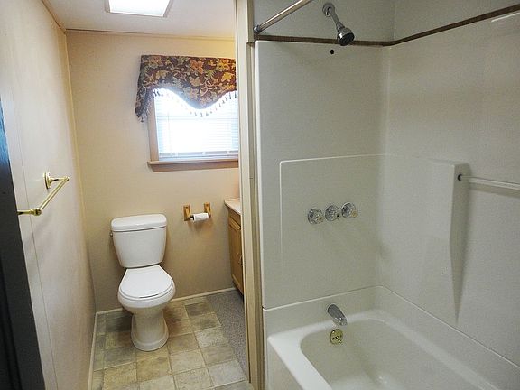3rd image of 20 Silver St