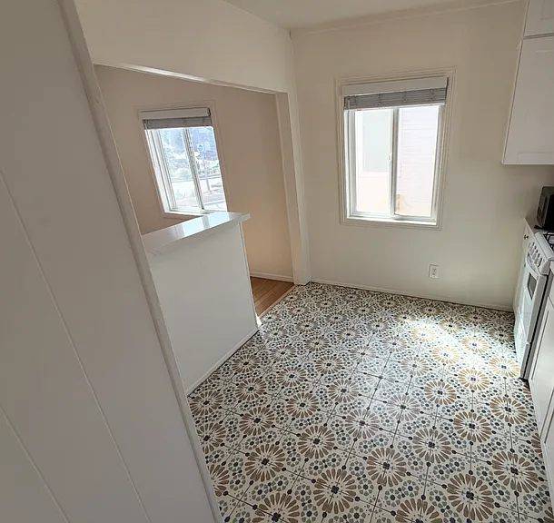 2630 The Strand — Photo 4