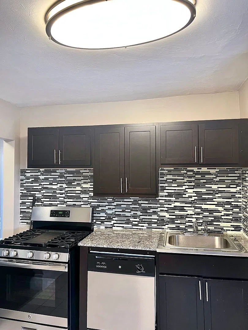 Amazing Apartment in Mt. Washington * Pet Friendly * Duplex style * Available Now * Spacious & Re... — Photo 2