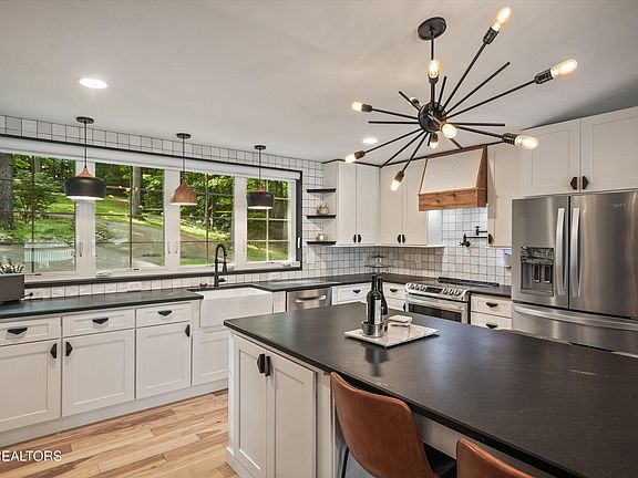 4th image of 1041 Pioneer Cir