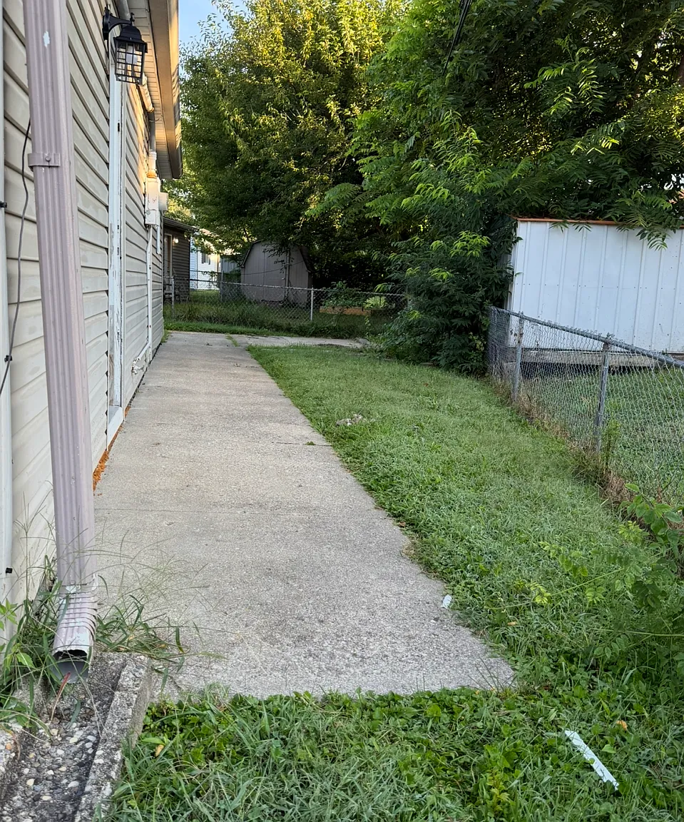 3 bed, 910 sqft, $1,100 — Photo 1