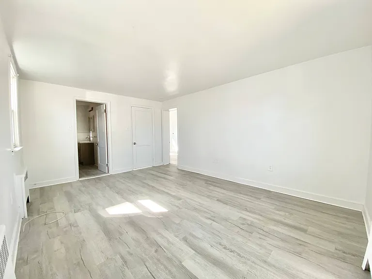 1029 Lafayette Ave — Photo 16