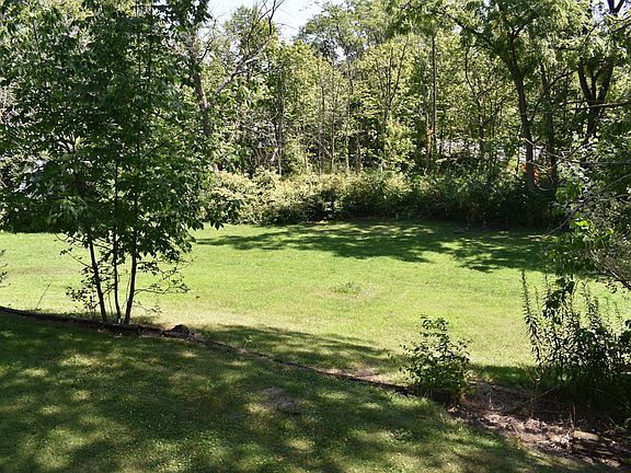 4th image of 240 W Circle Dr