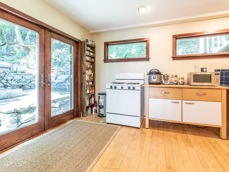 Kitchen with patio outside