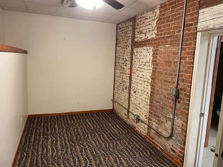 514 Loras Blvd #1 — Photo 4