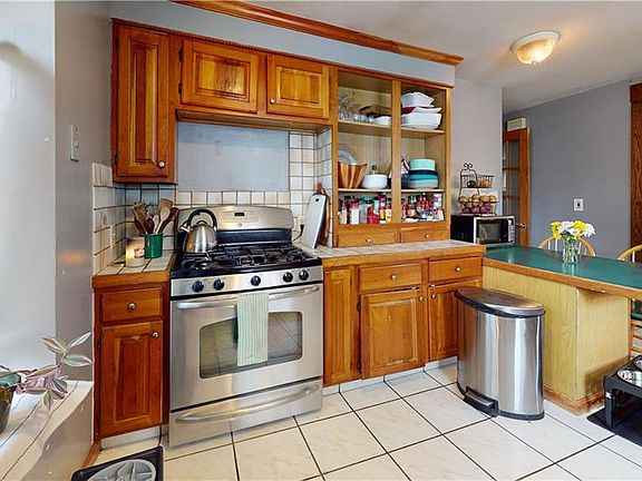 3rd image of 25 Fordson Ave