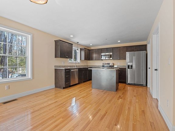 4th image of 11 Rockingham Rd Unit H