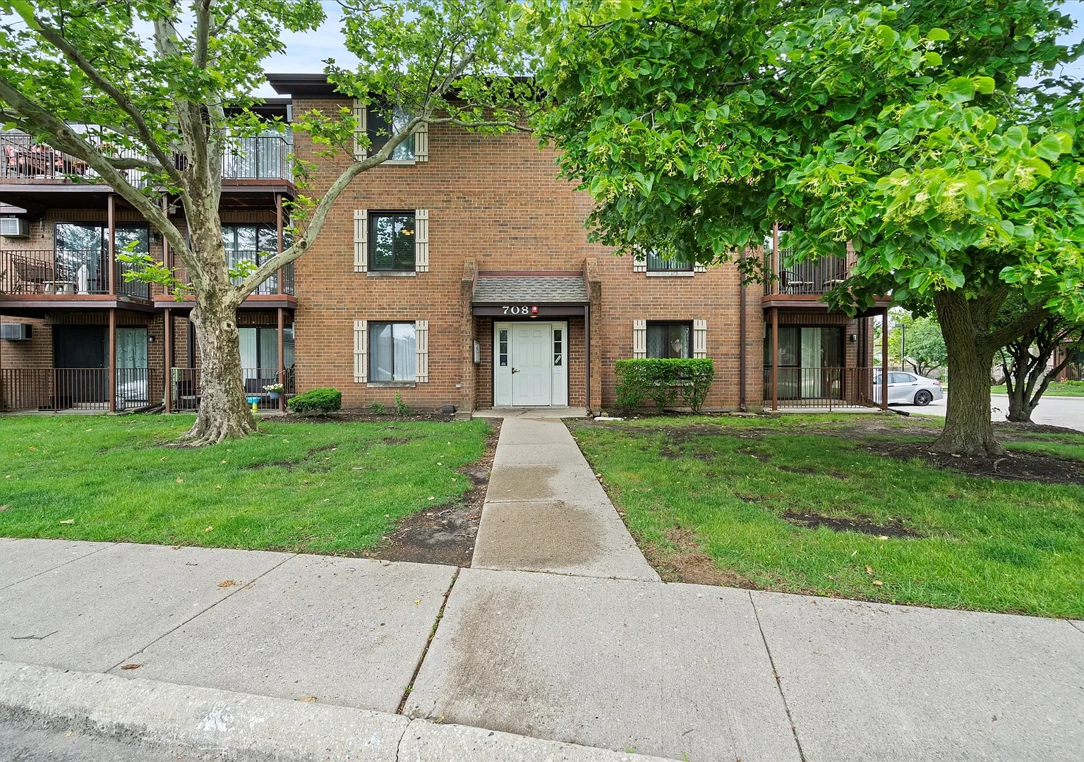 2 bed, $1,900 — Photo 1