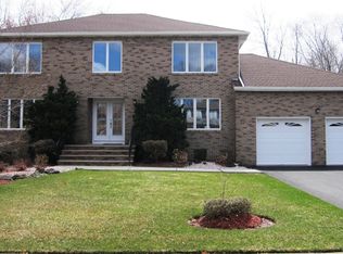 32 Hubbardton Rd, Wayne, NJ 07470