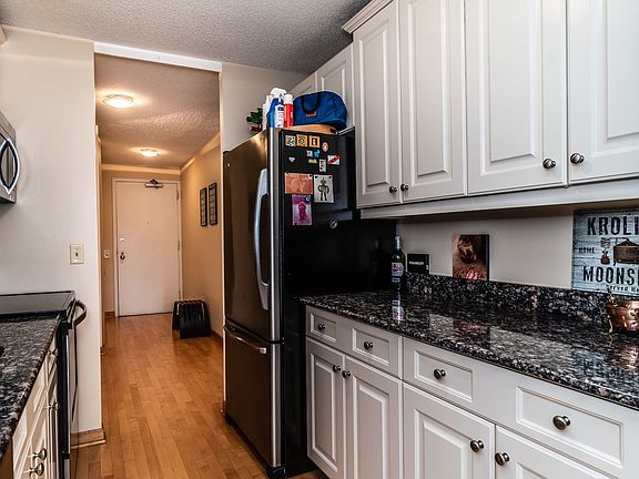 4th image of 899 S Plymouth Ct APT 1309