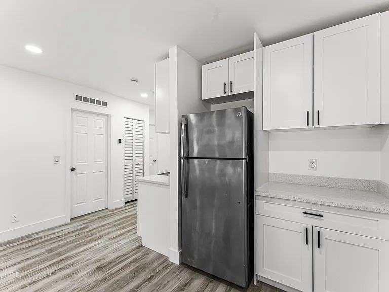 134 SW 14th Ave #A — Photo 5