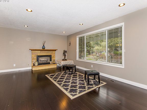 3rd image of 1359 SE 37th Ave