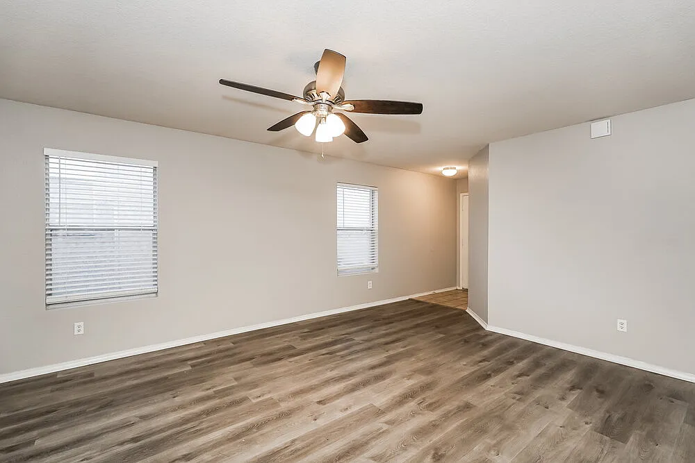 3 bed, 2.0 bath, 1556 sqft, $2,065 — Photo 4