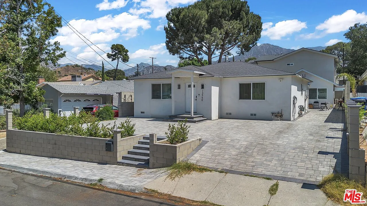 2 bed, 1.5 bath, 1105 sqft, $3,500 — Photo 2
