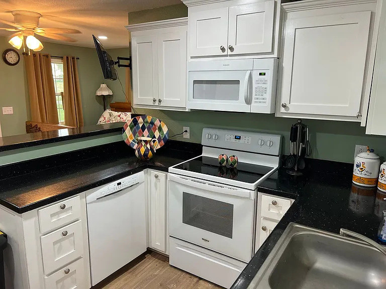 15177 W Grandview Rd — Photo 6