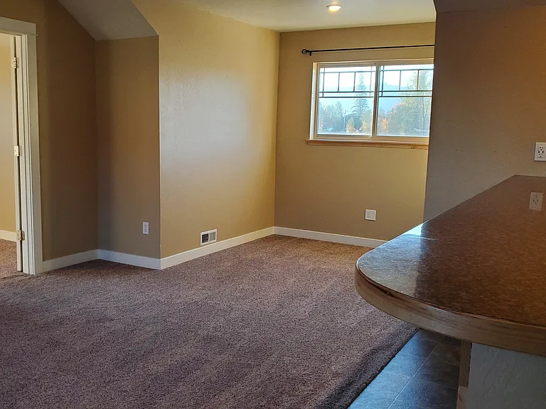405 Vermeer Dr #E — Photo 2