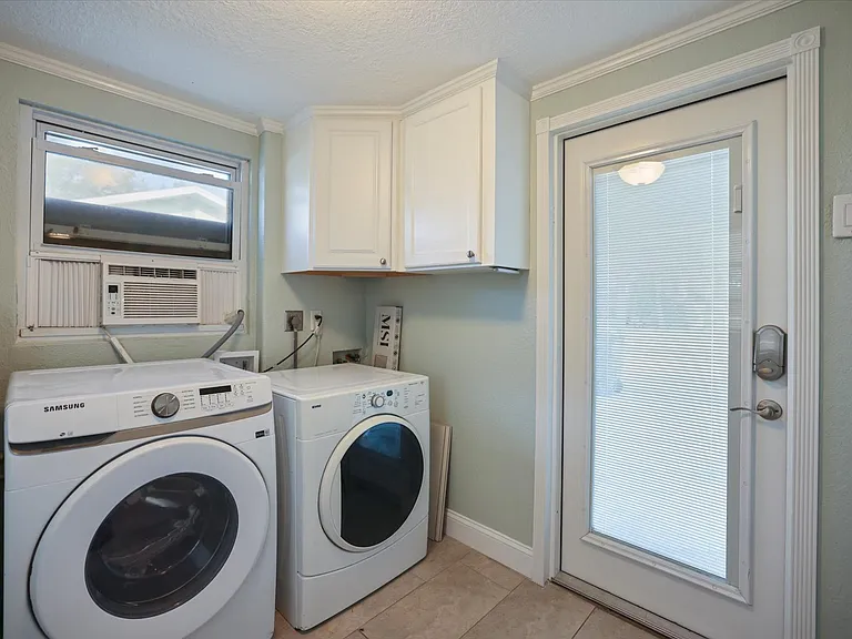 545 Bluebell Rd — Photo 28