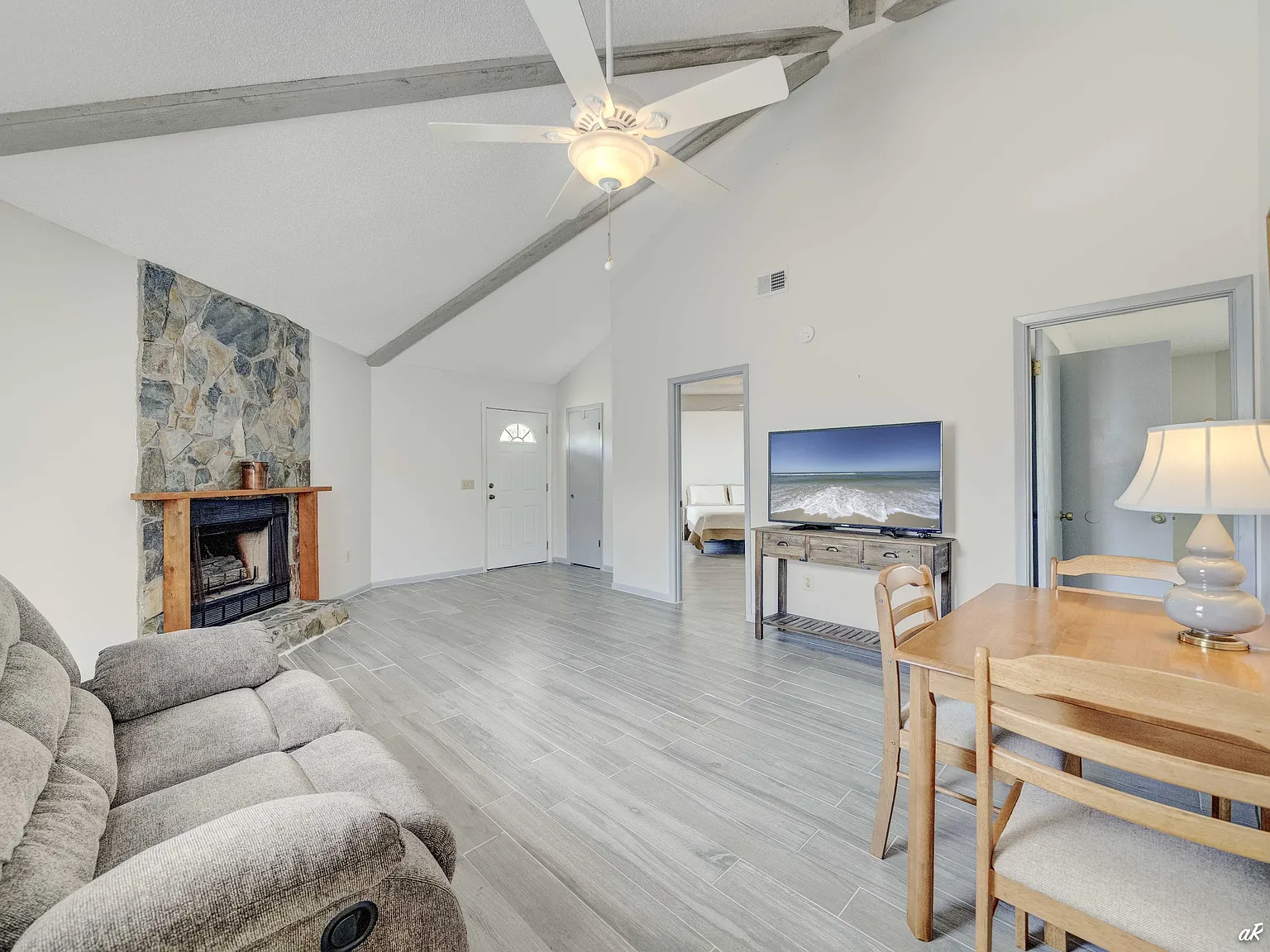 406 Dolphin Street - 1 — Photo 3