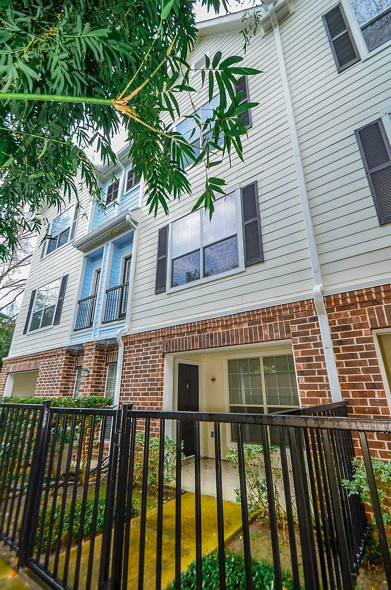 Building Photo - 9200 Westheimer Rd #802
