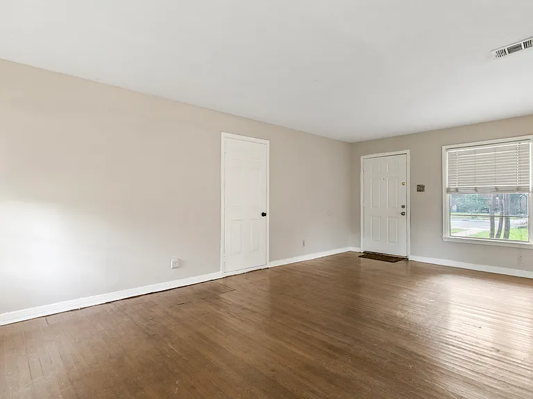 10523 Wood Dale Dr — Photo 3