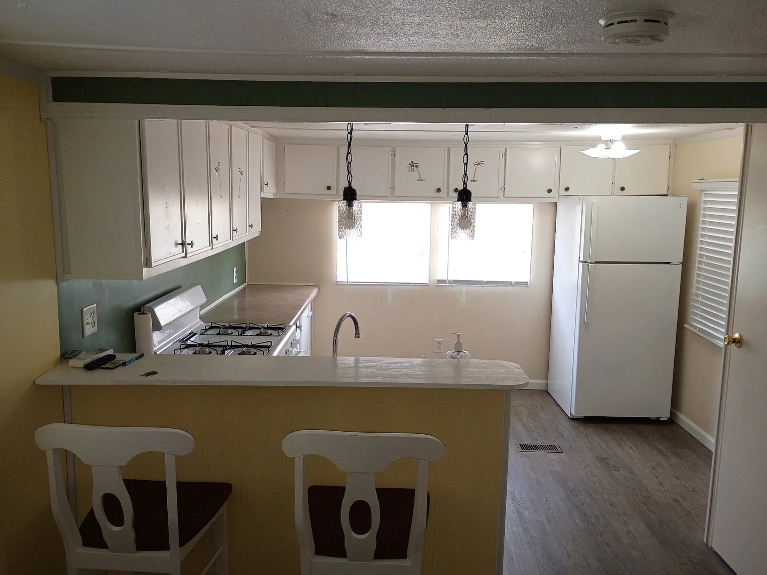2 bed, 800 sqft, $2,100 — Photo 2