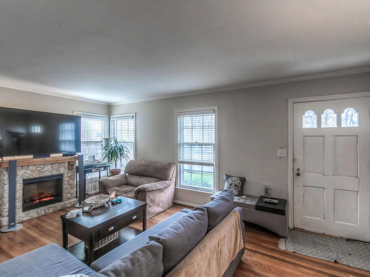 2 bed, 824 sqft, $1,695 — Photo 4