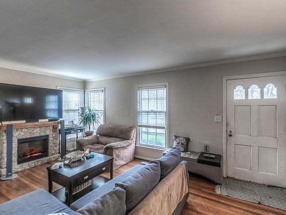Living room 3