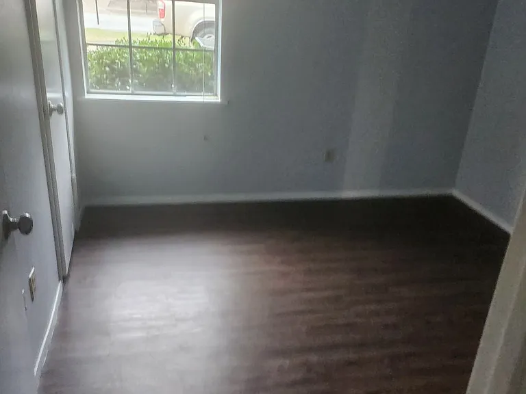 102 Gatewood Ln — Photo 3