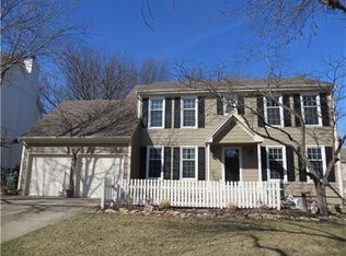 8540 Oakview Dr, Lenexa, KS 66215