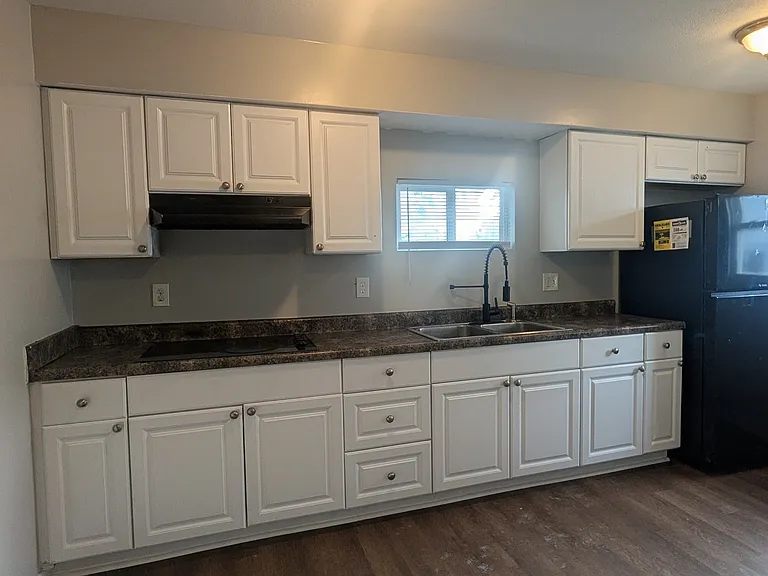 1198 Harmon Ave — Photo 4