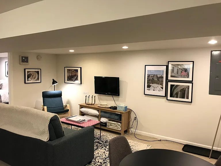 1025 G St NE #B — Photo 2
