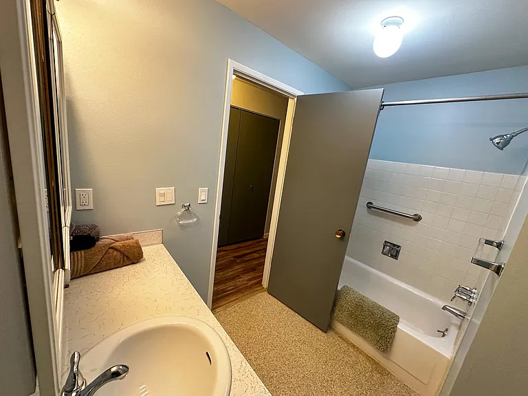 6504 35th Ave NE #103 — Photo 7