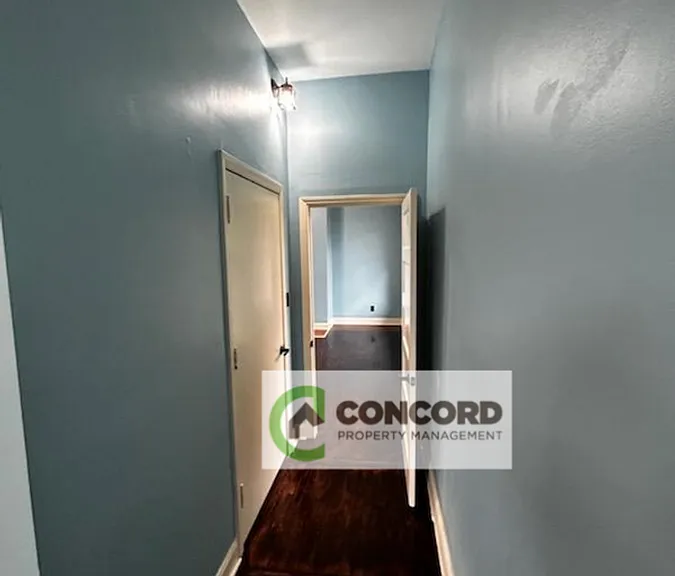 1007 W Market St #D — Photo 8