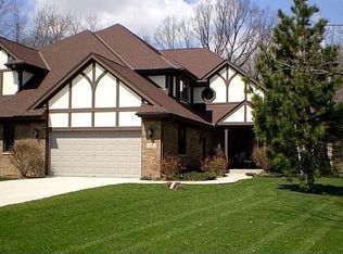 N48W16078 Lone Oak Ln, Menomonee Falls, WI 53051