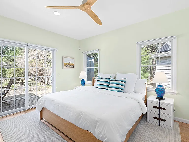 492 Sag Harbor Tpke — Photo 11