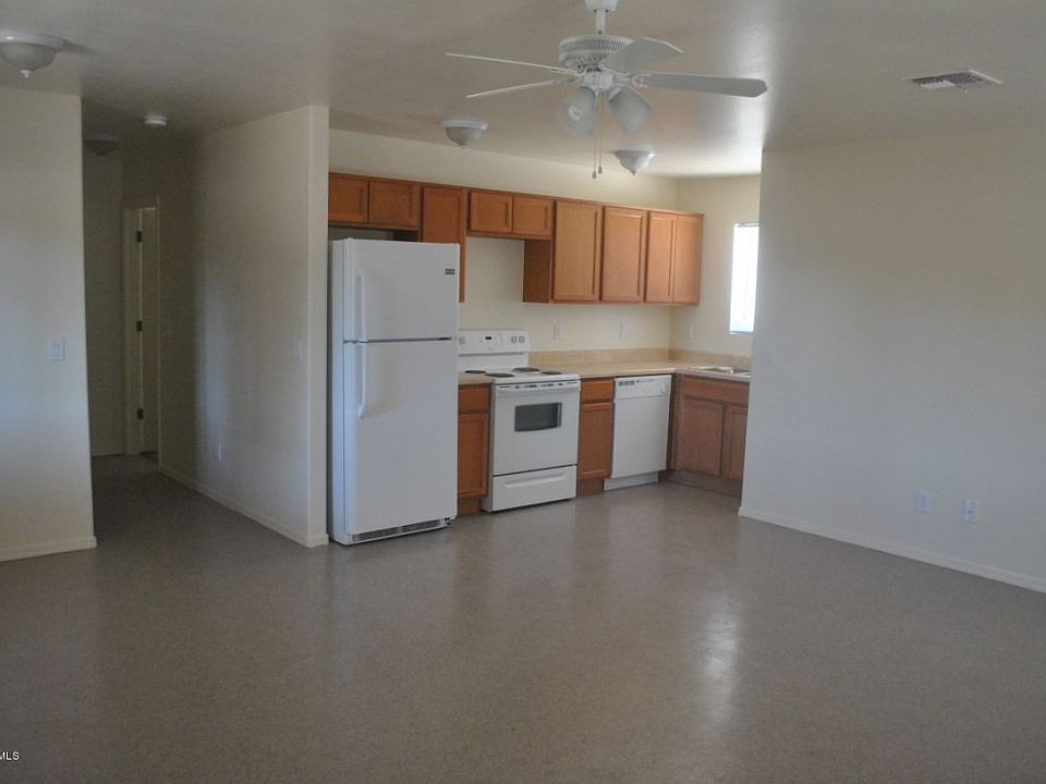 2nd image of 2608 E Marconi Ave Unit 1