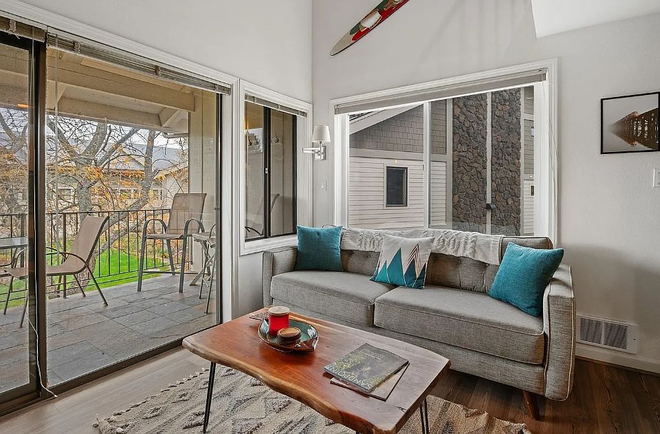 The corner unit allows additional light. Helpful during winter.