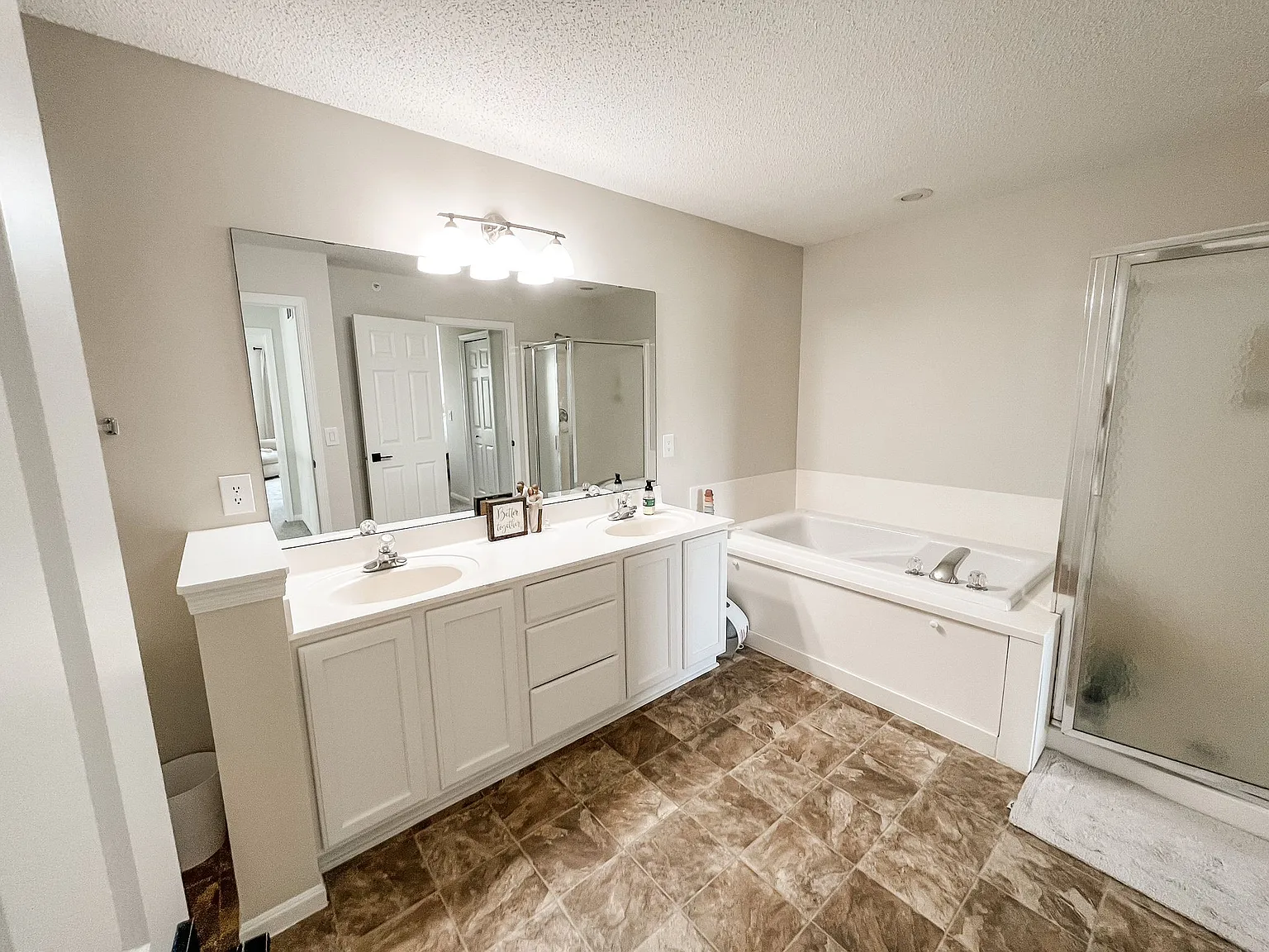2 bed, 1.5 bath, 1640 sqft, $3,000 — Photo 4