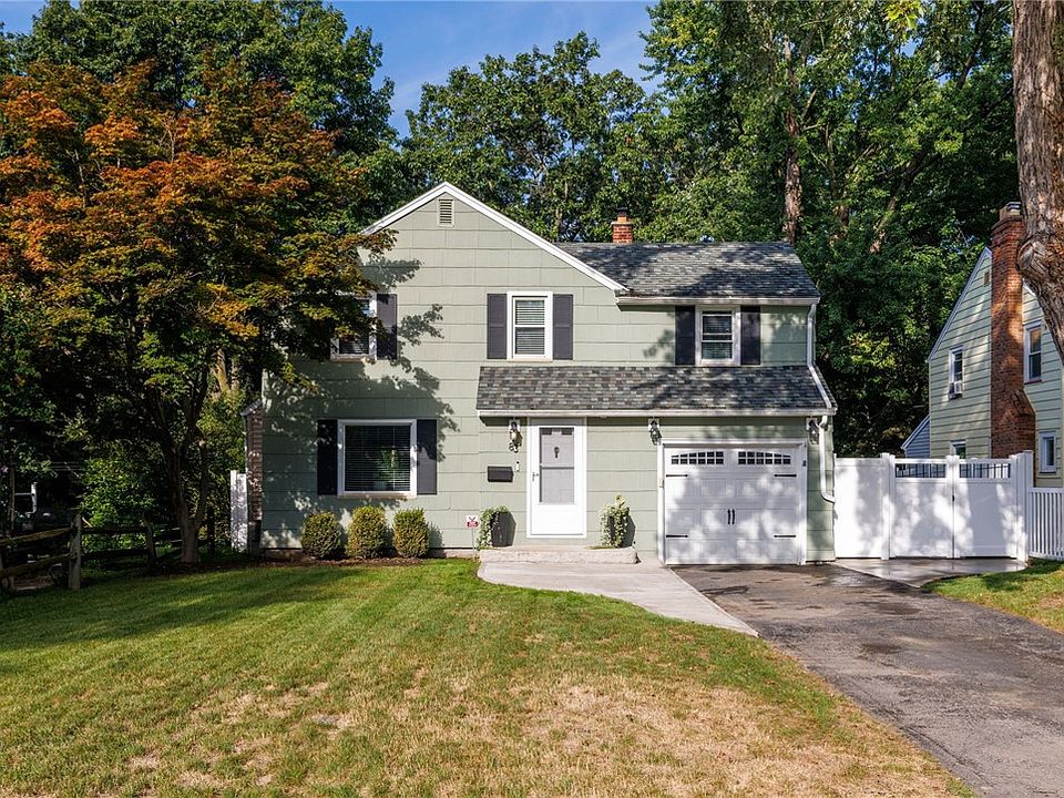 1st image of 83 Tamarack Dr