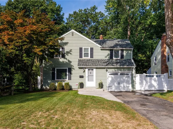 83 Tamarack Dr, Rochester, NY 14622